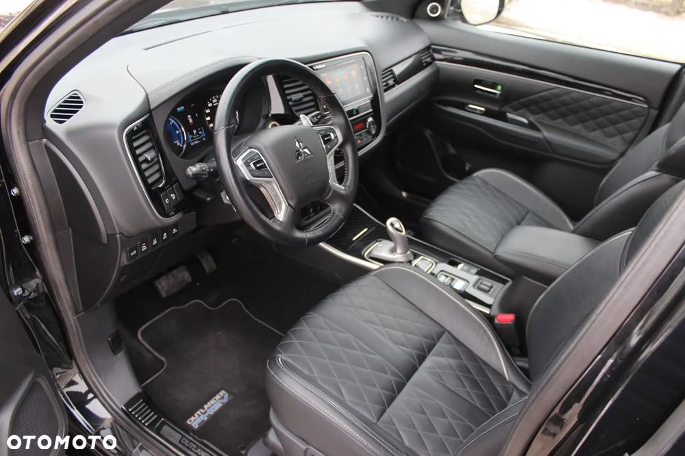 Mitsubishi Outlander 2.4 4WD Diamant+ - 2