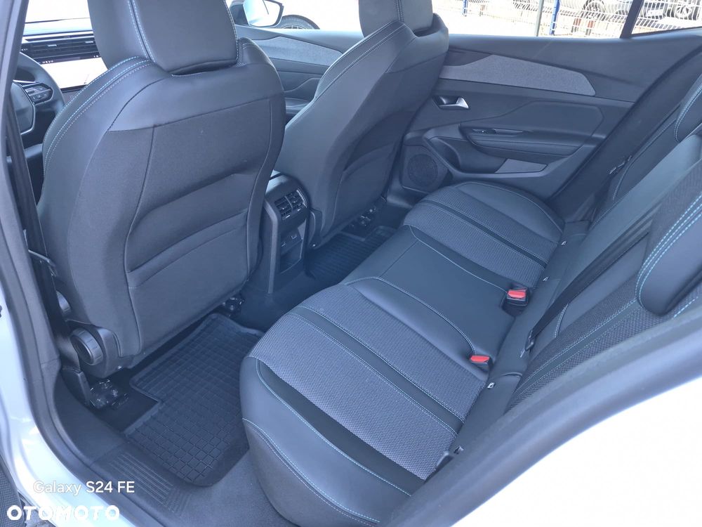 Peugeot 408 HYBRID 145 e-DSC6 Allure - 25