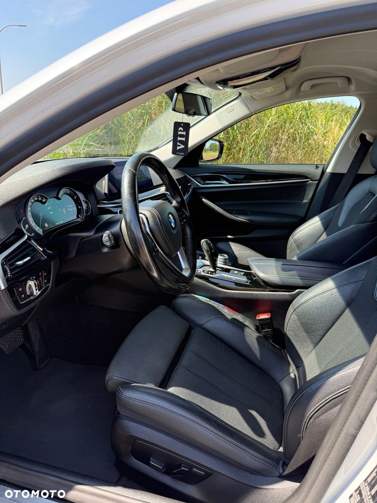 BMW Seria 5 520d Sport Line - 10