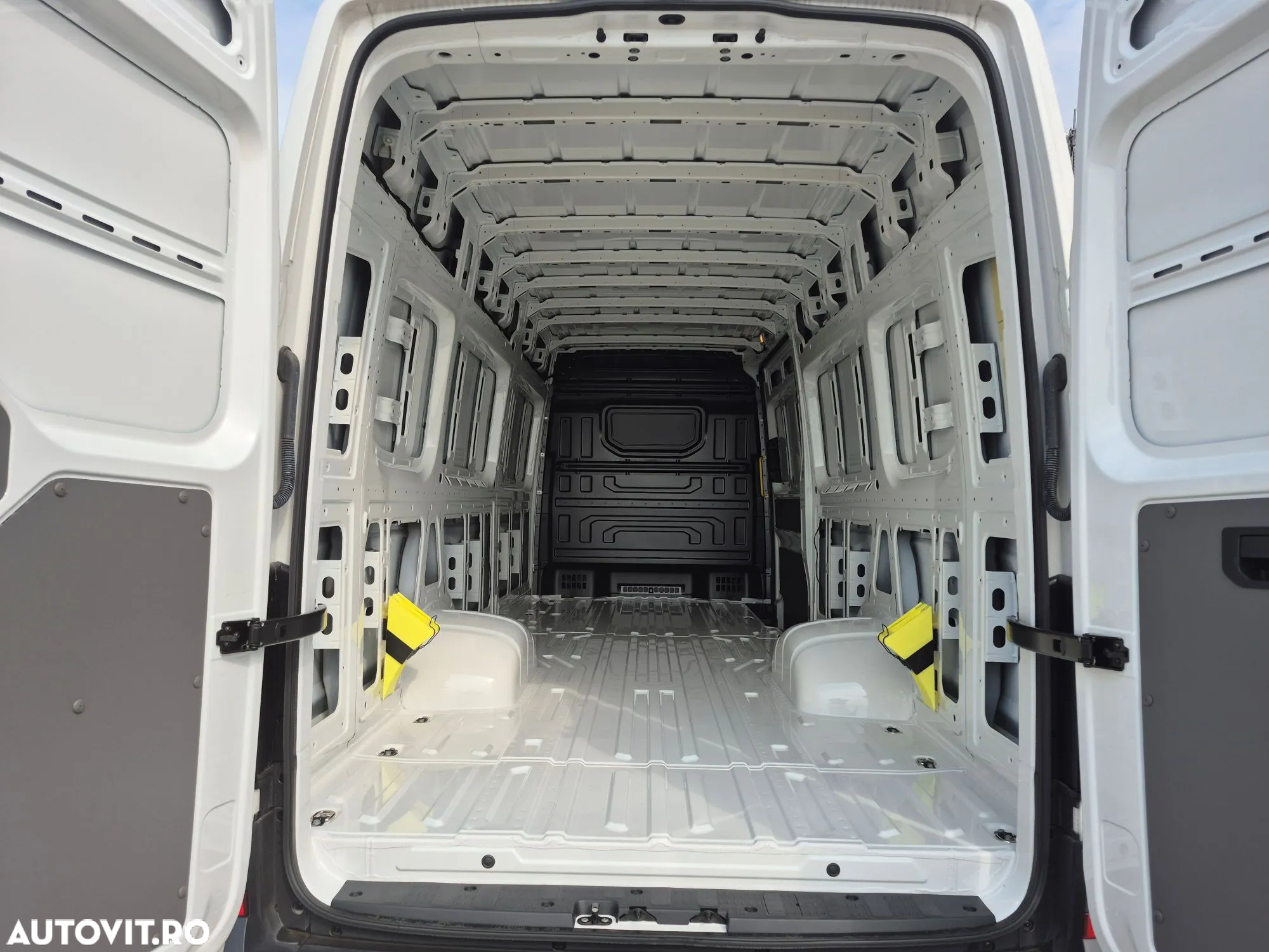 Volkswagen Crafter 5.0 CD Bena L4 dRWD 120kW - 19