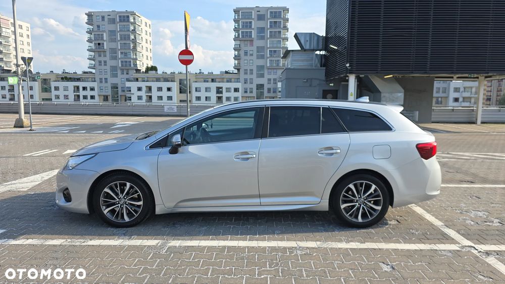 Toyota Avensis 2.0 D-4D Premium - 3