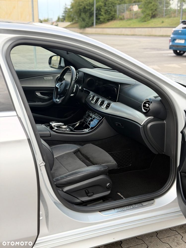 Mercedes-Benz Klasa E 220 d 4-Matic 9G-TRONIC - 17
