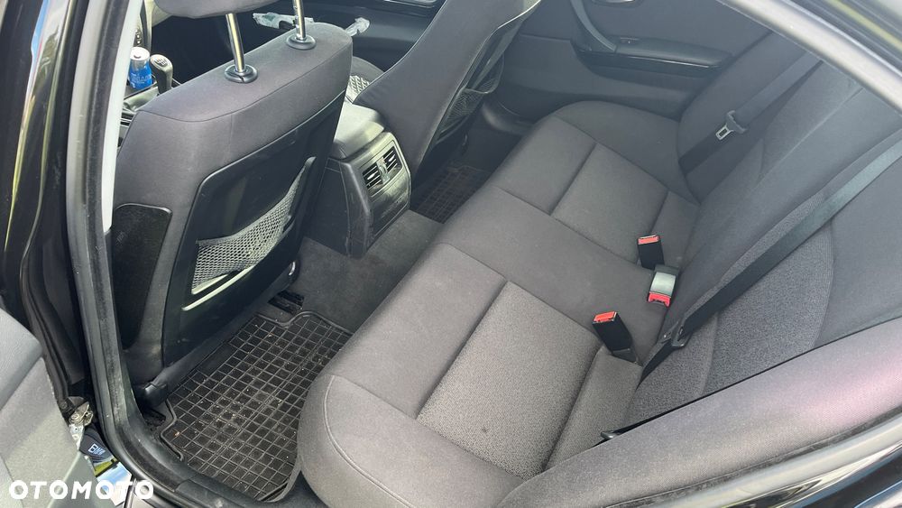 BMW Seria 3 320i - 9