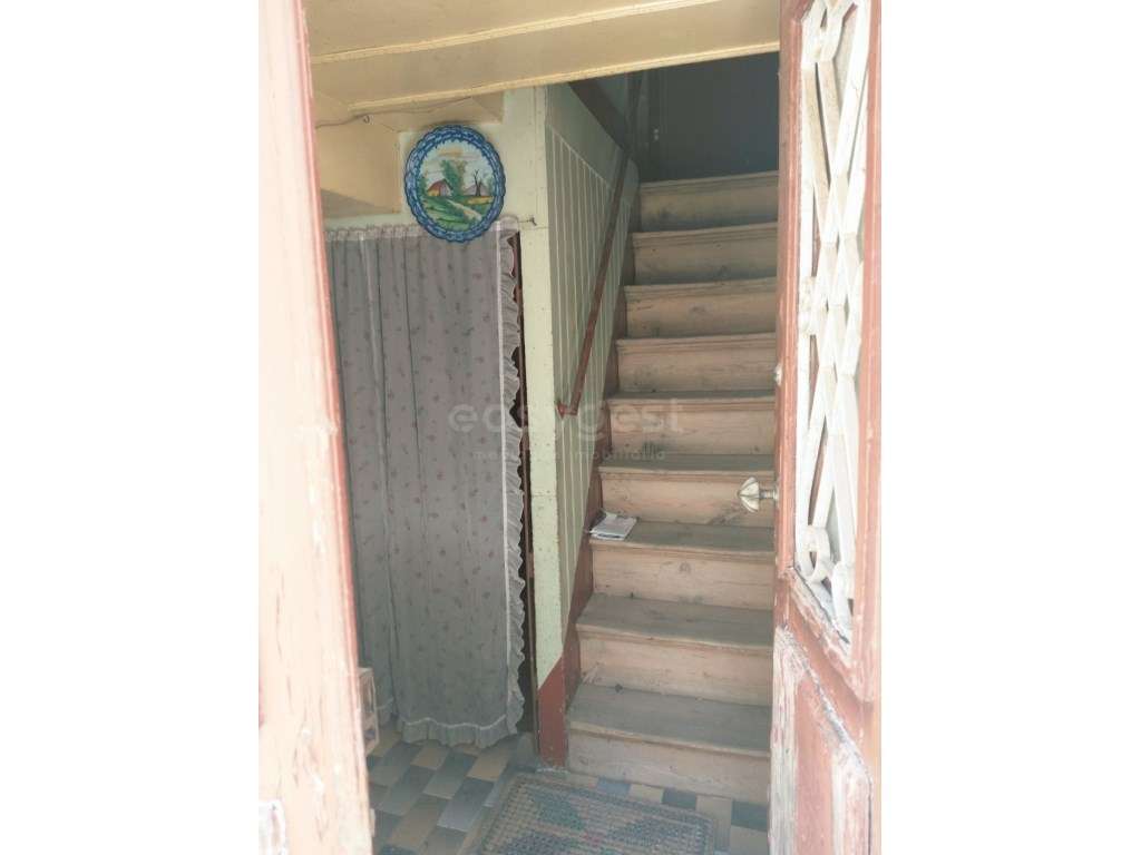 Casa para reabilitar na zona histórica de Freixo de Espada à Cinta - Grande imagem: 3/23