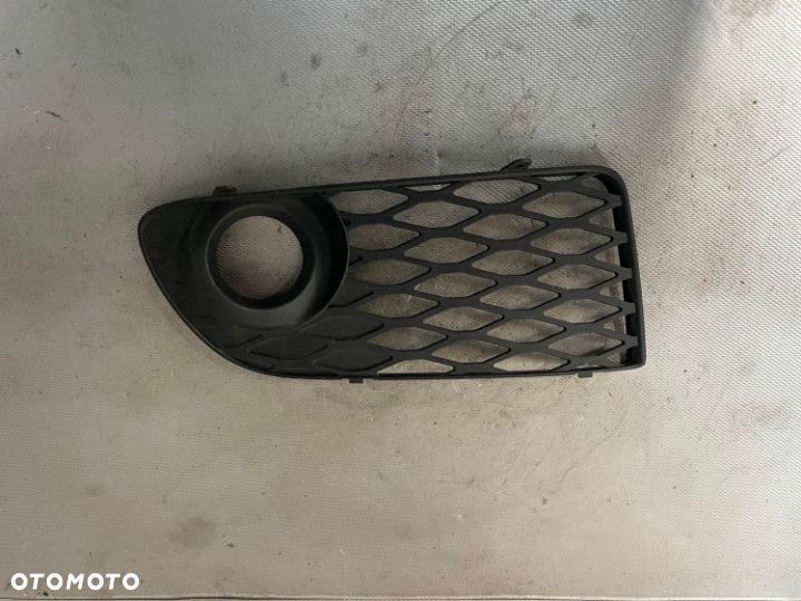 Kratka zderzaka prawa Audi A4 B5 RS4 8D0807346Q - 1