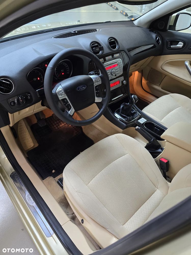 Ford Mondeo 2.0 Ghia - 3