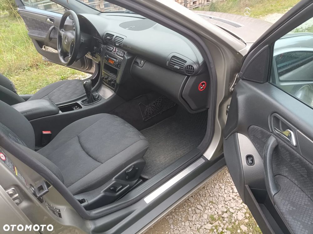 Mercedes-Benz Klasa C 200 T Kompr Avantgarde - 33
