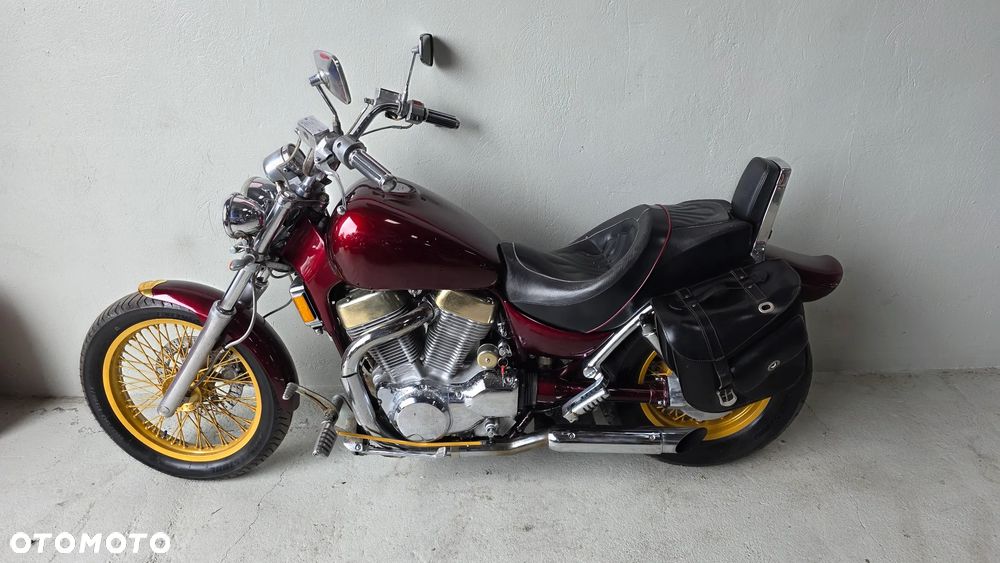 Suzuki Intruder - 24