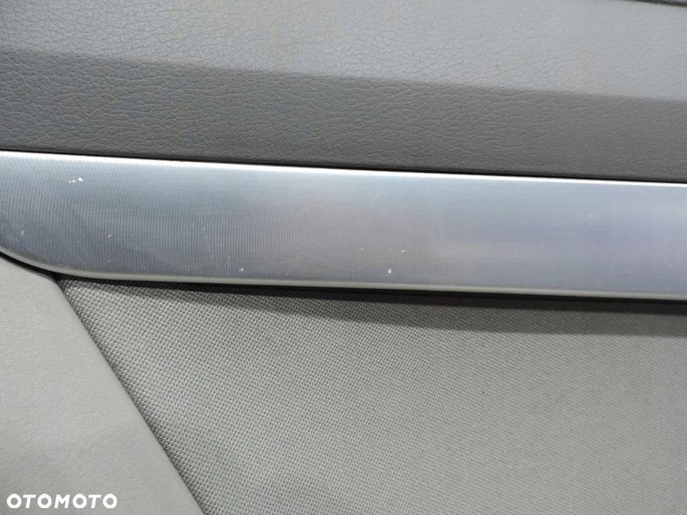 TAPICERKA DRZWI LEWY TYŁ AUDI A6 C6 - 6