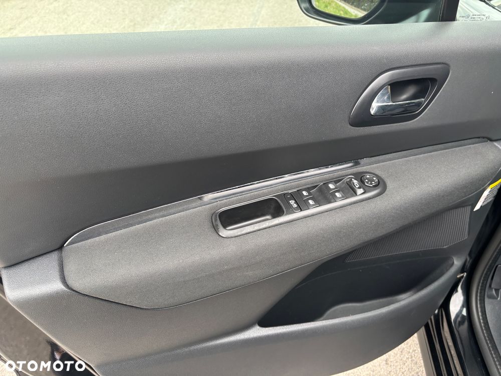 Peugeot 3008 HDi 115 Active - 28