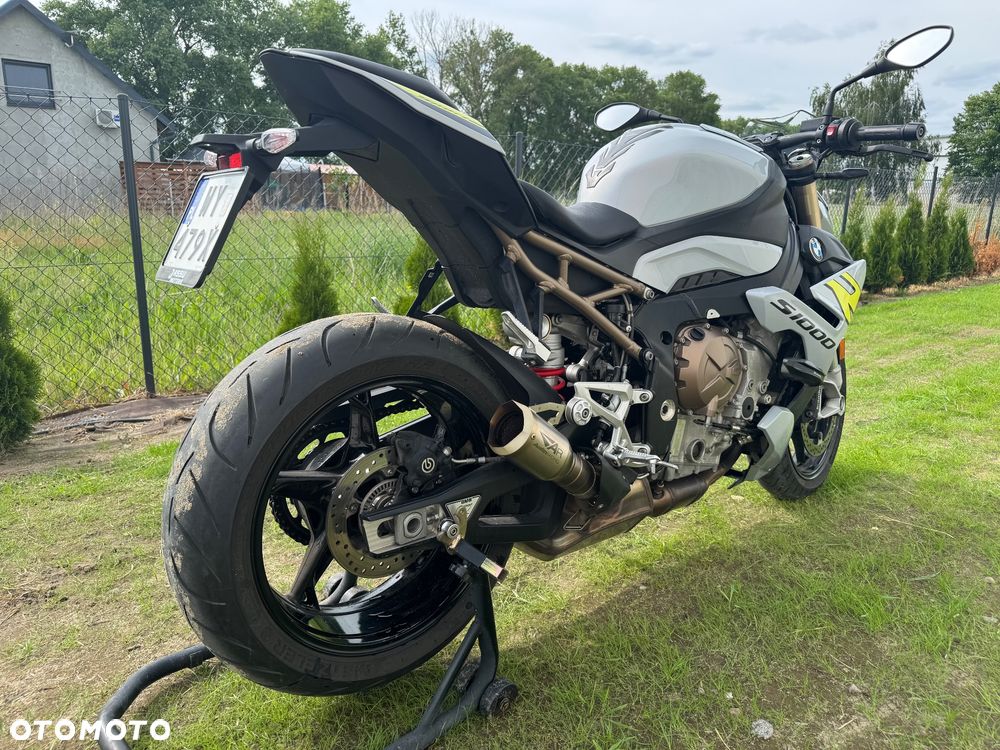 BMW S - 4
