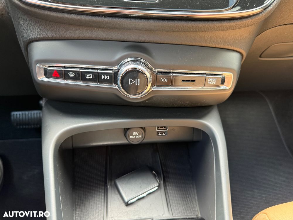Volvo XC 40 B4 AT8 AWD Mild Hybrid Inscription - 27