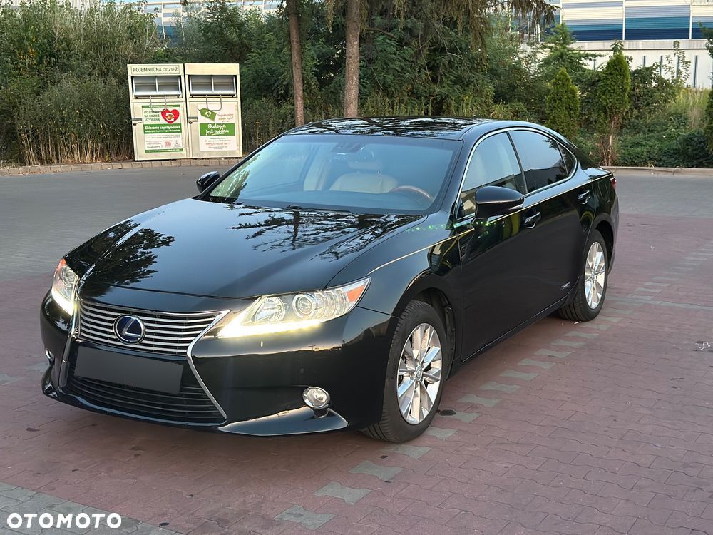Lexus ES 300h Business Edition - 4