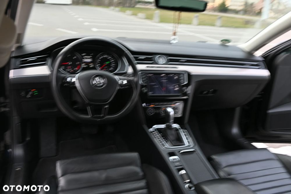 Volkswagen Passat 2.0 TDI SCR (BlueMotion Tech) 4Motion D Highline - 25