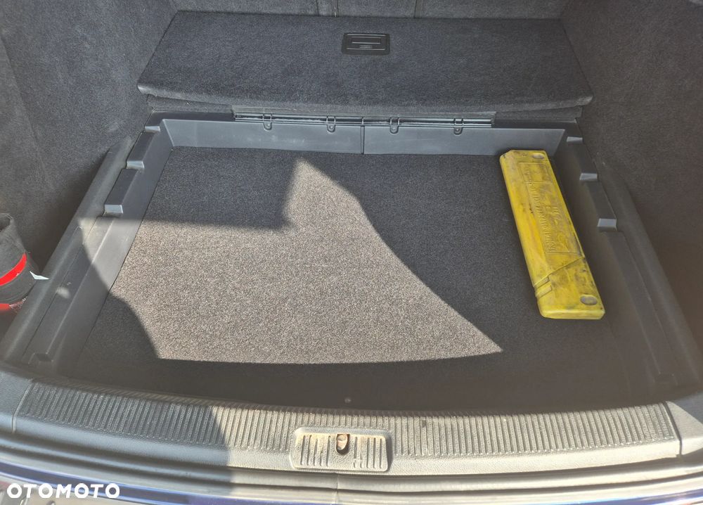 Volkswagen Golf 1.9 TDI DPF Comfortline - 20