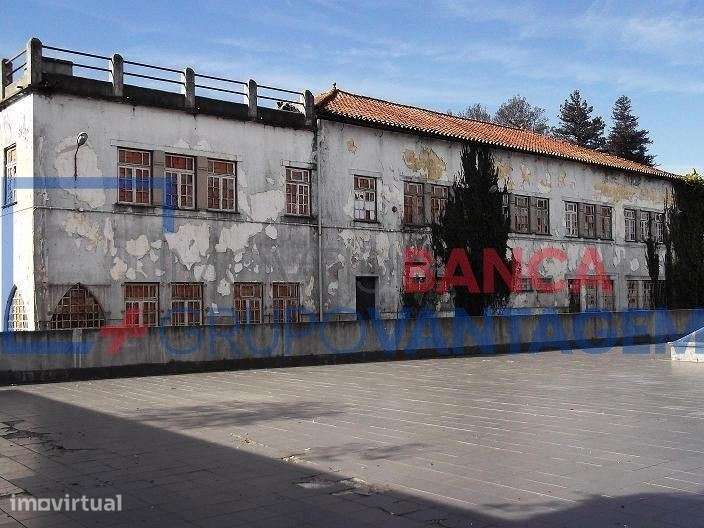 Prédio Urbano em Ruína com 3 Pisos no Centro de Nelas  Oportunidade... - Grande imagem: 2/7