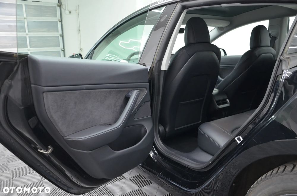 Tesla Model 3 - 11