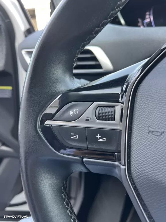 Peugeot 3008 1.2 PureTech Allure Pack - 27