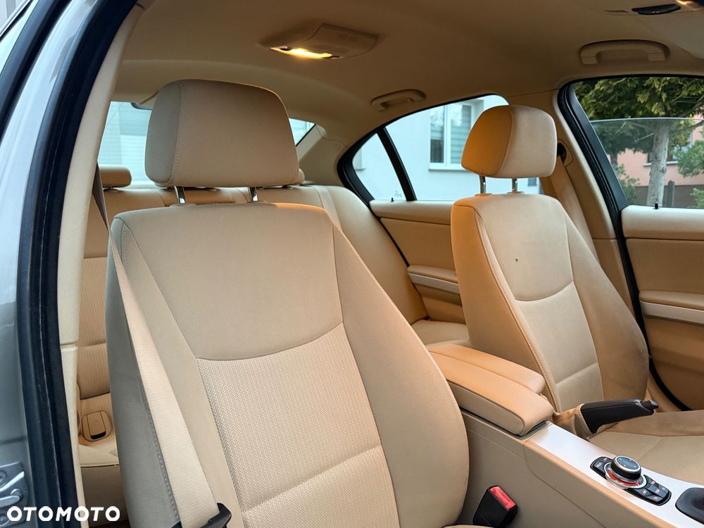 BMW Seria 3 320d - 12