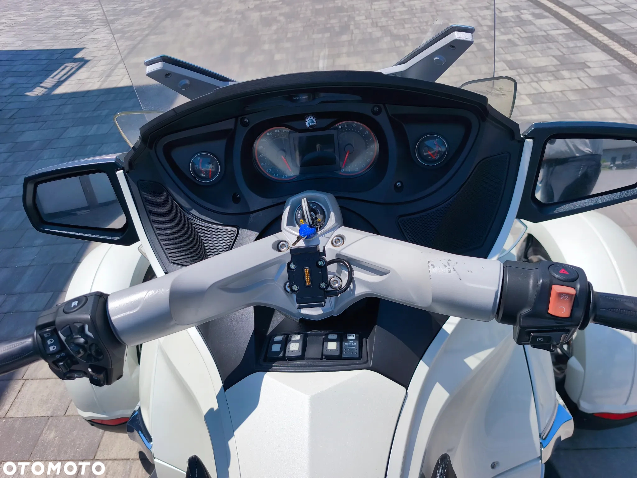 Can-Am Spyder - 18