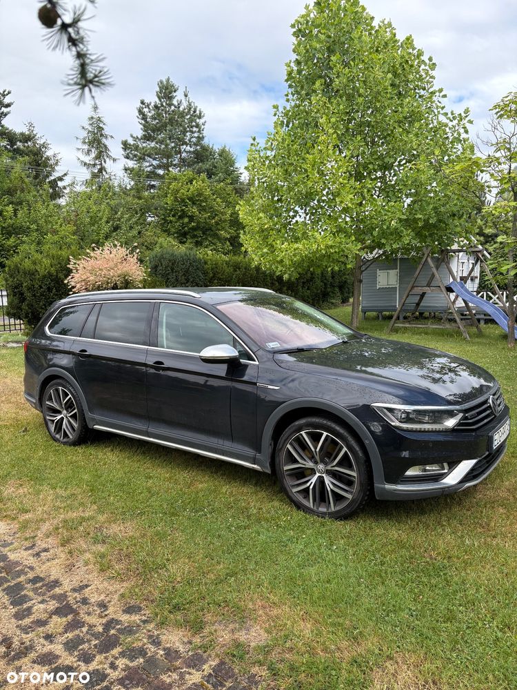 Volkswagen Passat - 1