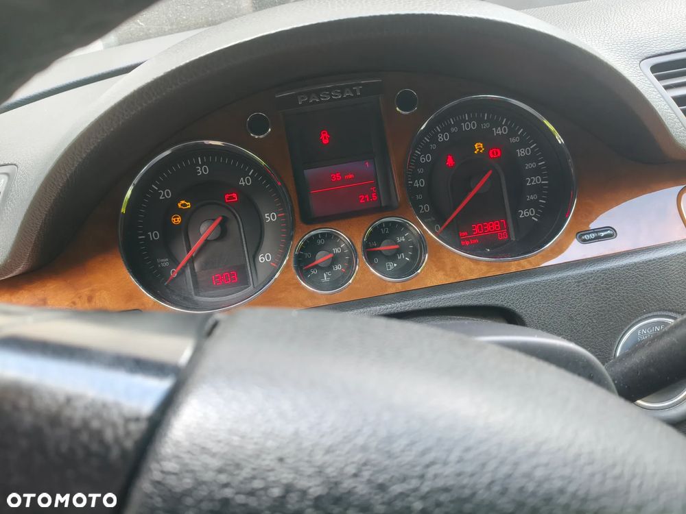 Volkswagen Passat 1.9 TDI Highline - 24
