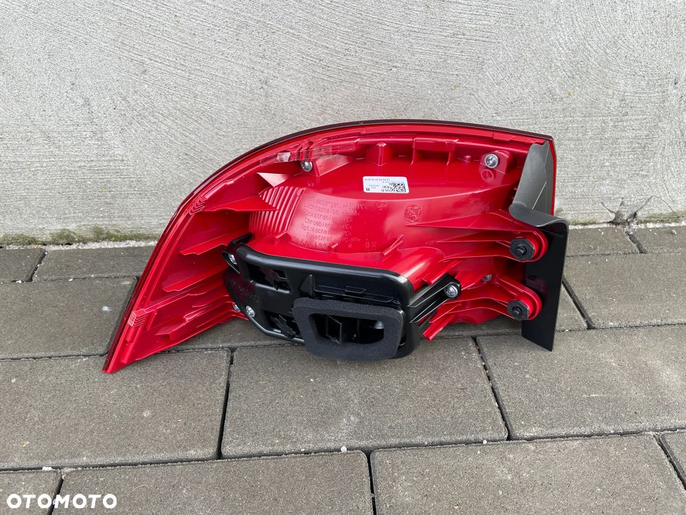 LAMPA TYLNA PRAWA VW PASSAT B7 KOMBI  2010-2015 - NOWA ULO - 2