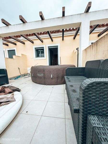 Moradia em Banda T3 com 150 m², Quintal, Terraço - Grande imagem: 2/8