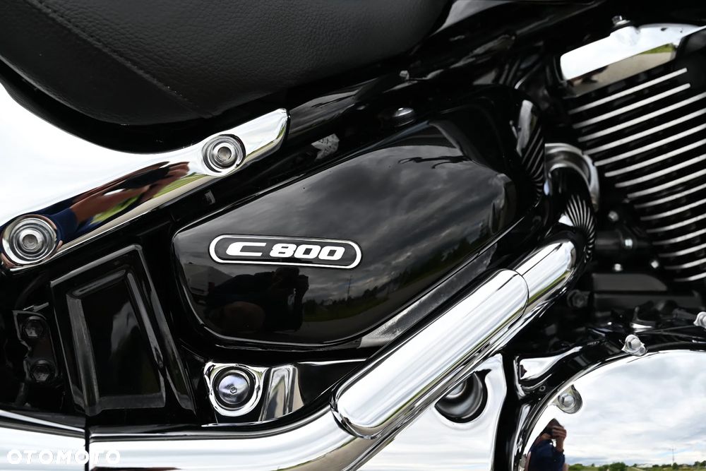 Suzuki Intruder - 32