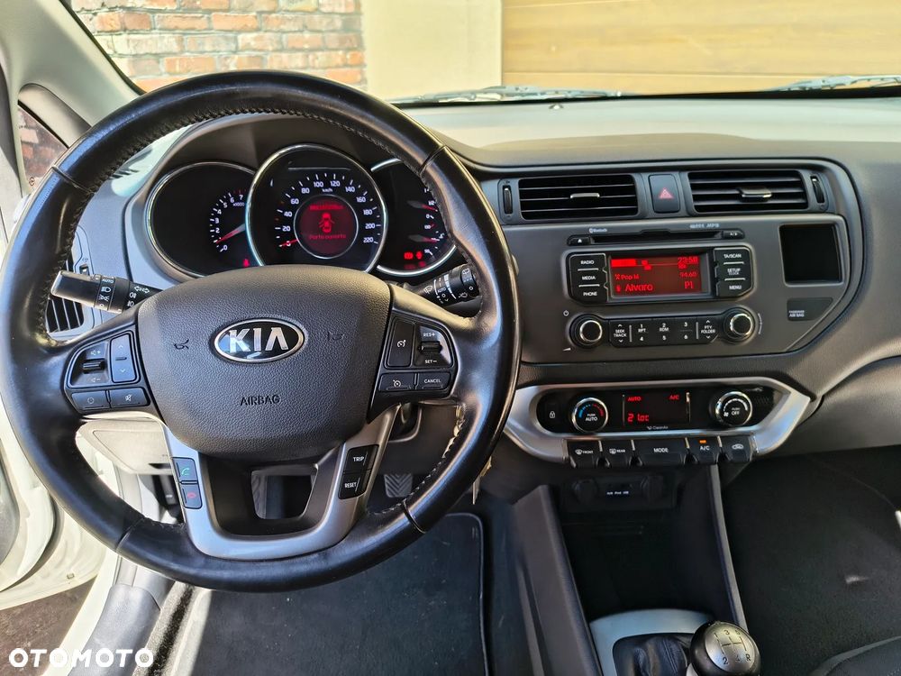 Kia Rio - 15
