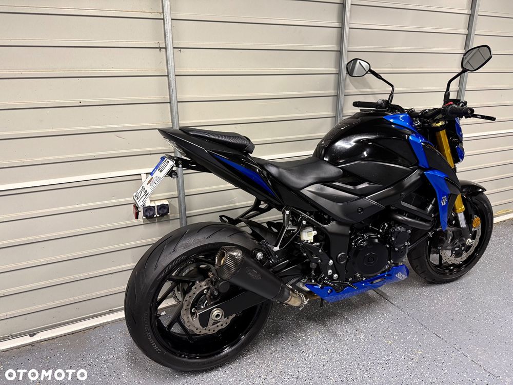 Suzuki GSX - 3