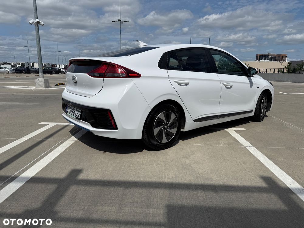 Hyundai IONIQ Hybrid Business - 4