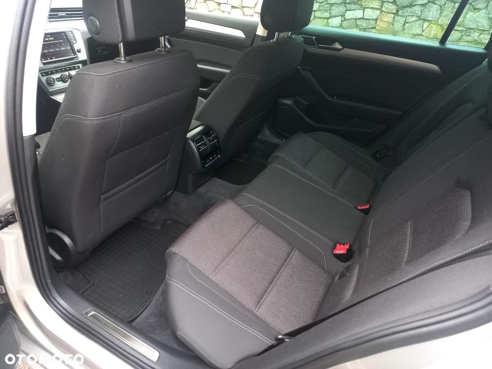 Volkswagen Passat 2.0 TDI (BlueMotion Technology) DSG Comfortline - 13