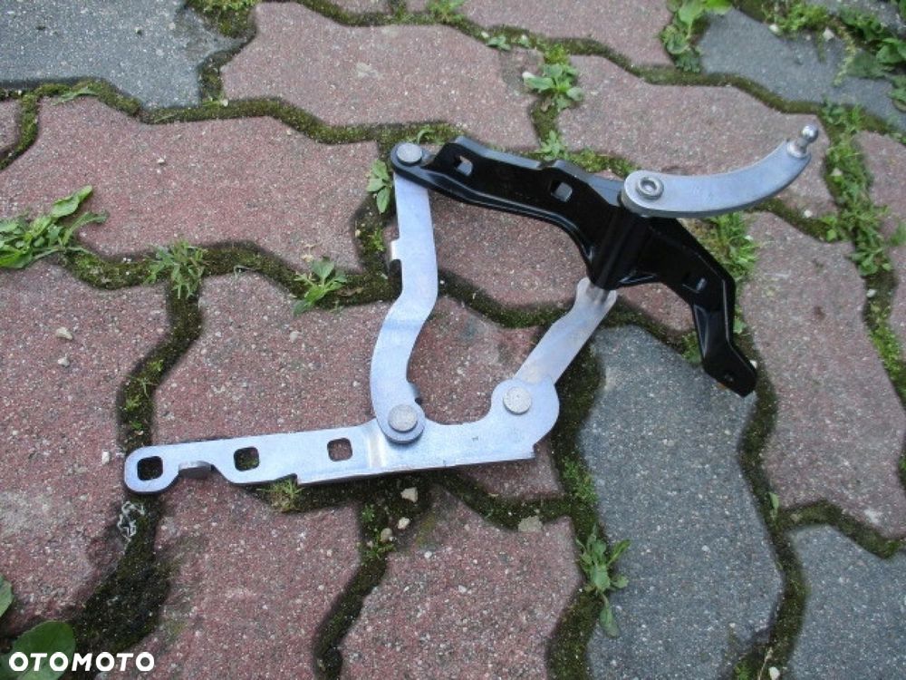 ZAWIAS PRAWY MASKI MERCEDES S W221 A2218800428 - 2