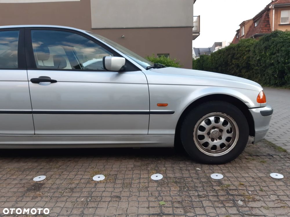 BMW Seria 3 318i - 8