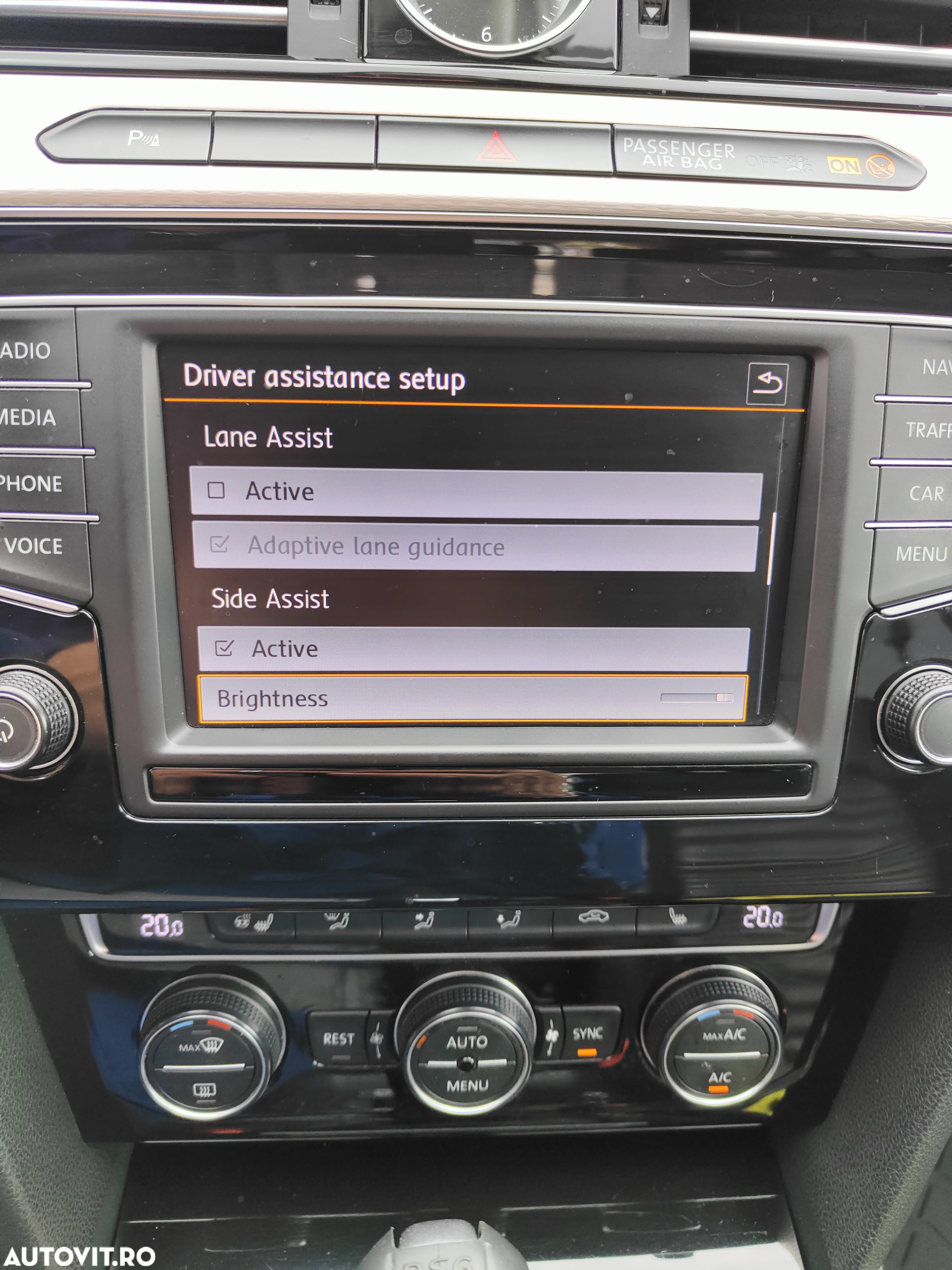 Volkswagen Passat Variant 2.0 TDI DSG Comfortline - 23