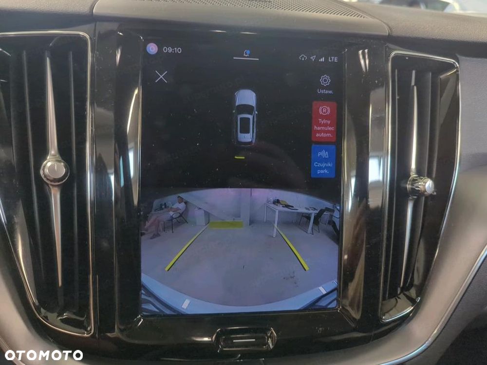 Volvo XC 60 B4 B Momentum - 8