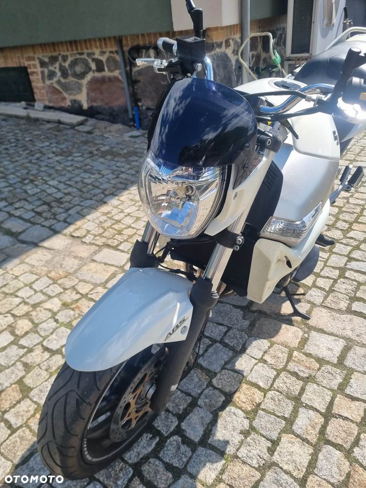 Suzuki GSR - 13