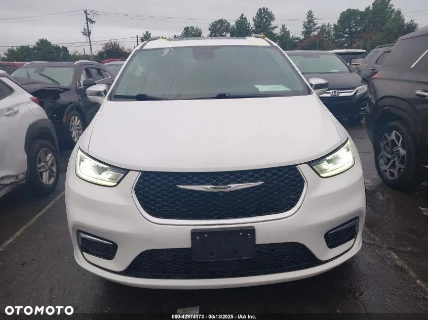 Chrysler Pacifica - 5