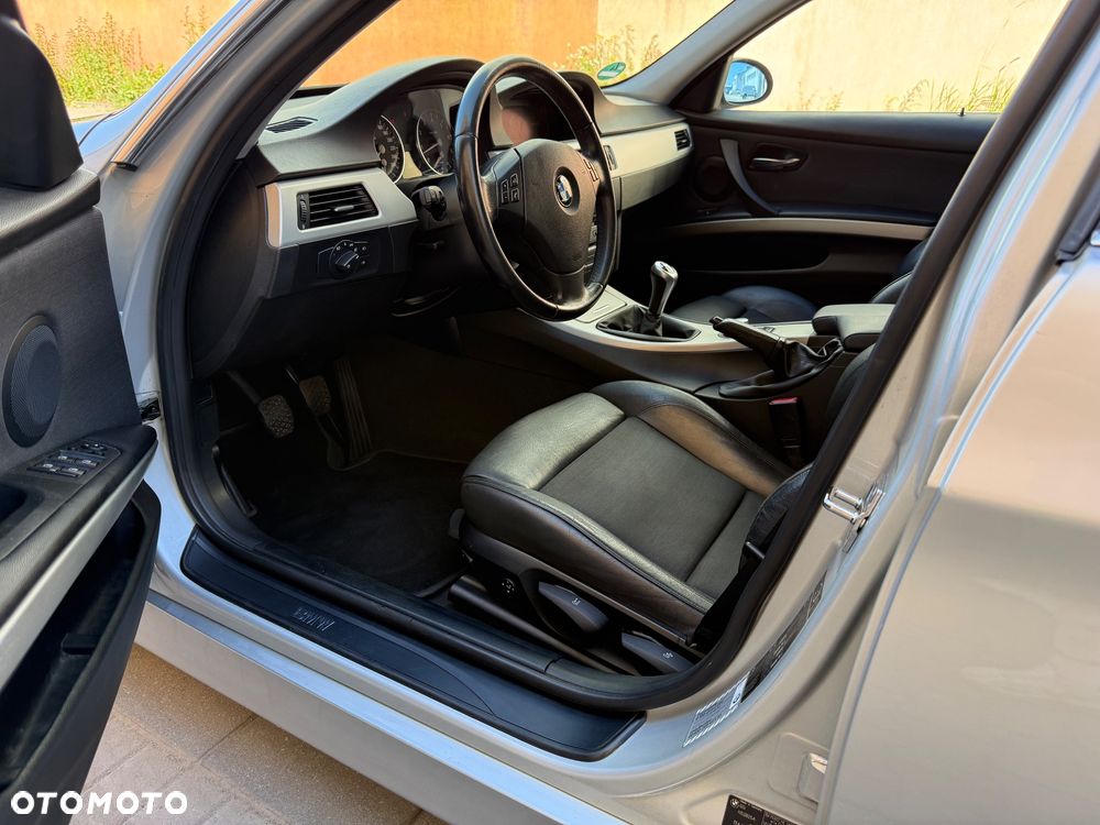 BMW Seria 3 325i - 20
