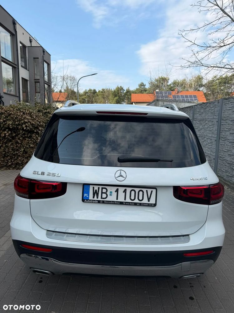 Mercedes-Benz GLB 250 4-Matic 8G-DCT - 6