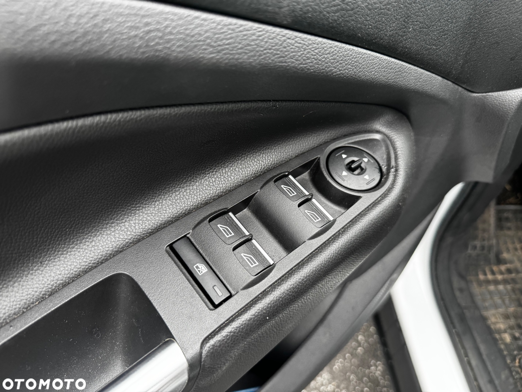 Ford Kuga 1.5 EcoBoost 2x4 Trend - 29