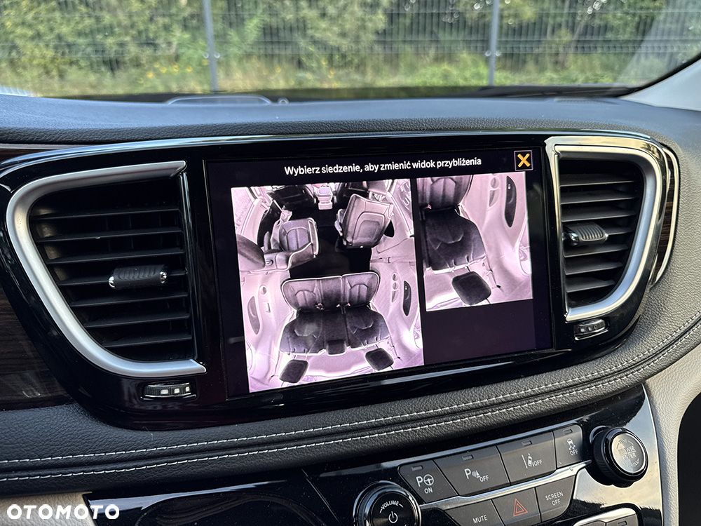 Chrysler Pacifica - 25