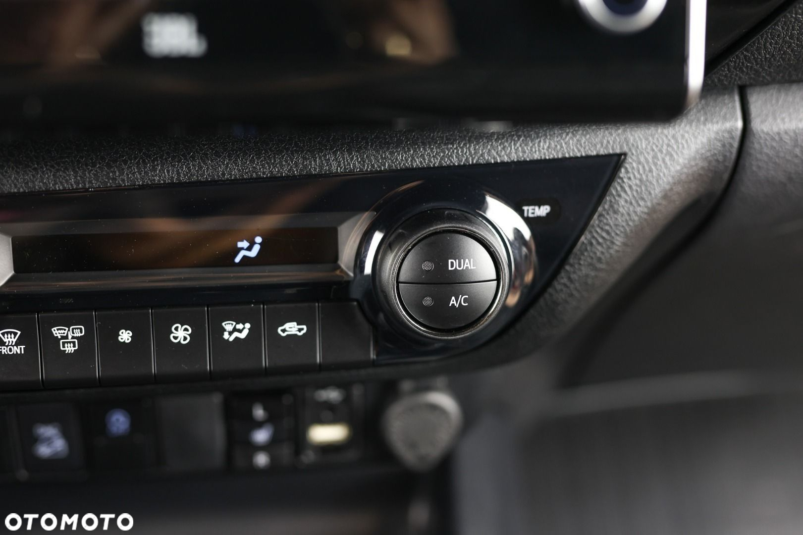 Toyota Hilux - 26