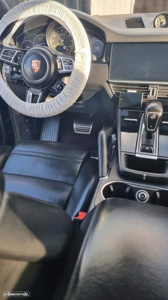 Porsche Cayenne Turbo S E-Hybrid - 10