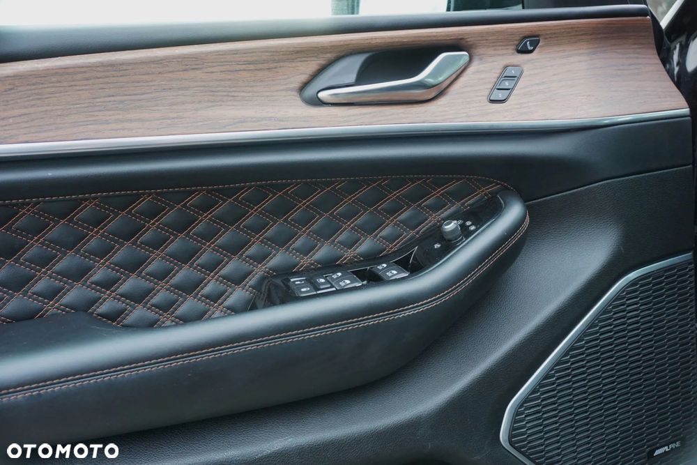 Jeep Grand Cherokee - 38