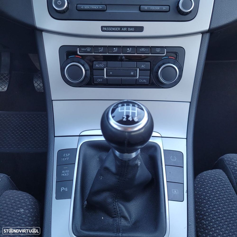 VW Passat 2.0 TDI Confortline - 12