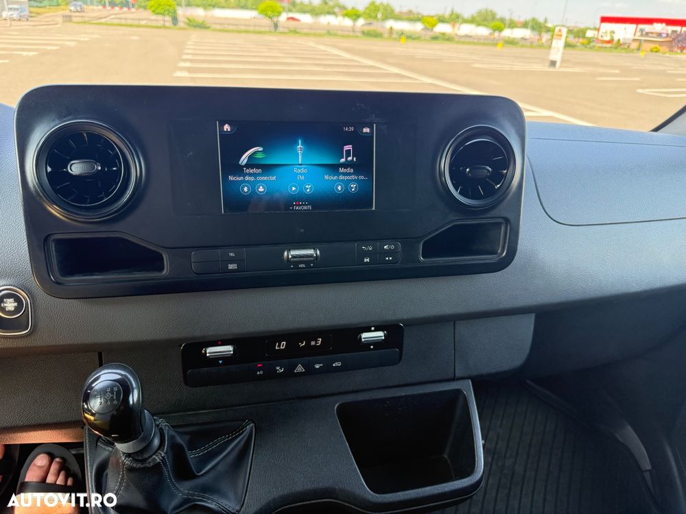 Mercedes-Benz Sprinter - 25