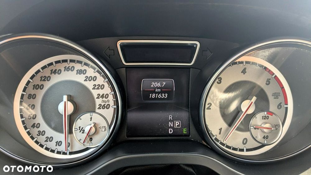 Mercedes-Benz GLA 200 d 4-Matic - 24