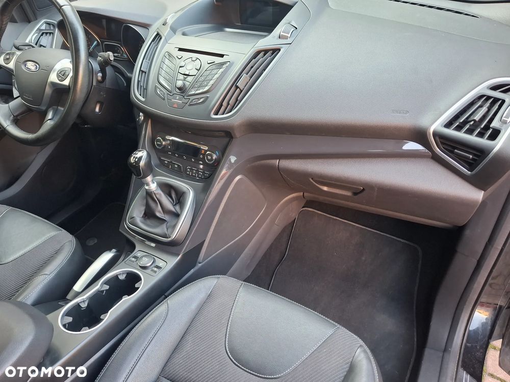 Ford Kuga 1.5 EcoBoost 2x4 Titanium - 10